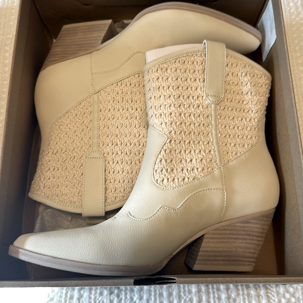 Dolce Vida Lacie booties 8